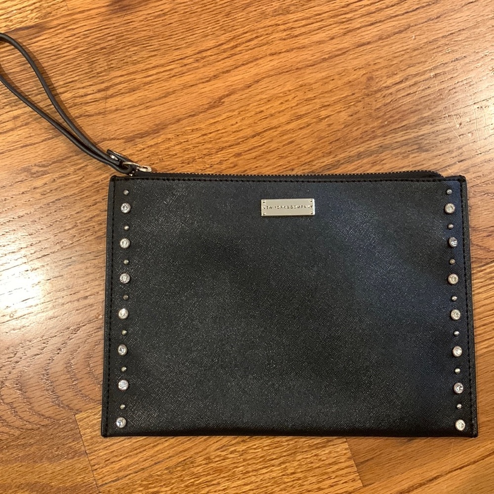 Women’s wristlet